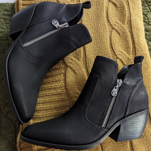 NWOT GBG Los Angeles "Vissa" Black Zipper Ankle Stacked Heel Booties, Sz 7 - Picture 9 of 11